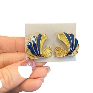 Vintage Avon “draped elegance” Goldtone and Blue clip  Earrings. NIB 1990
